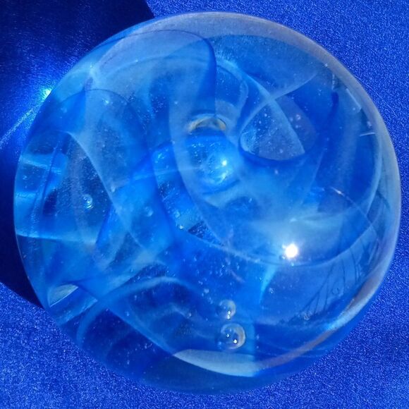 Lg Paperweight Art Glass Blue Swirling Clouds & Bubbles Cottagecore grandmacore - Picture 7 of 10